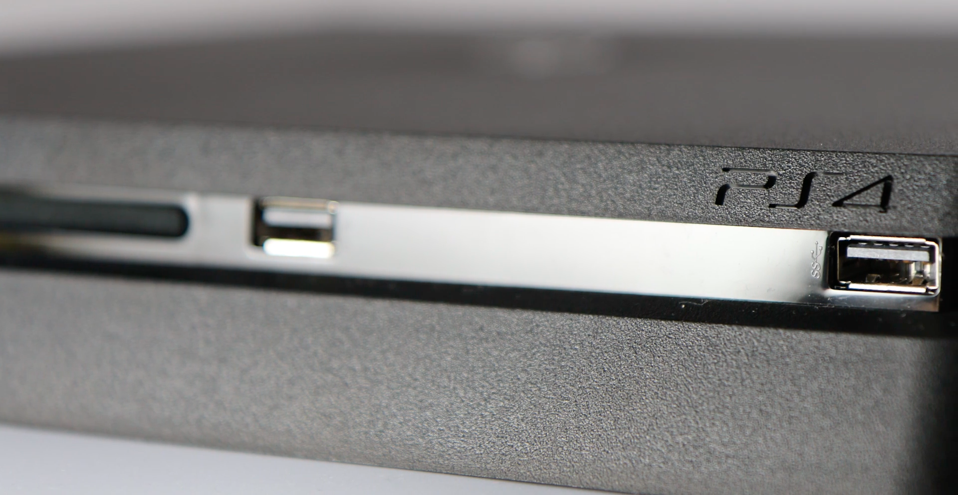 متاجر CEX البريطانية تبدأ ببيع الـPlaystation 4 Slim! ترو جيمنج