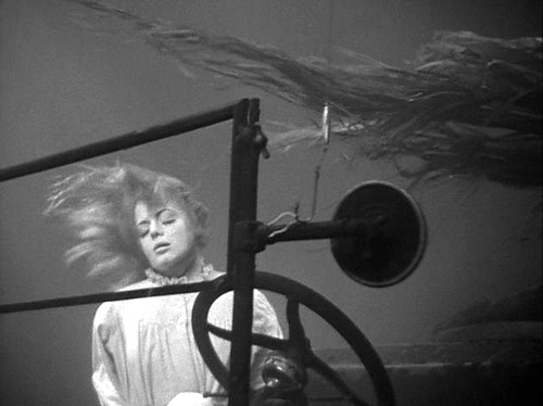 shelley-winters-in-night-of-the-hunter.jpg