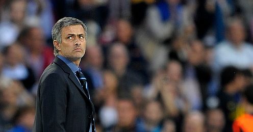 Jose-Mourinho-Stares-at-Crowd-Barcelona-Nou-C_2447196.jpg