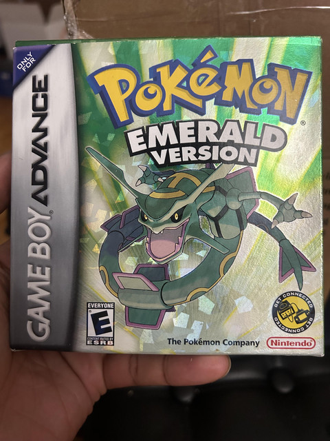 could-someone-verify-if-this-pokemon-emerald-box-is-v0-uuo6hbebkhtb1.jpg