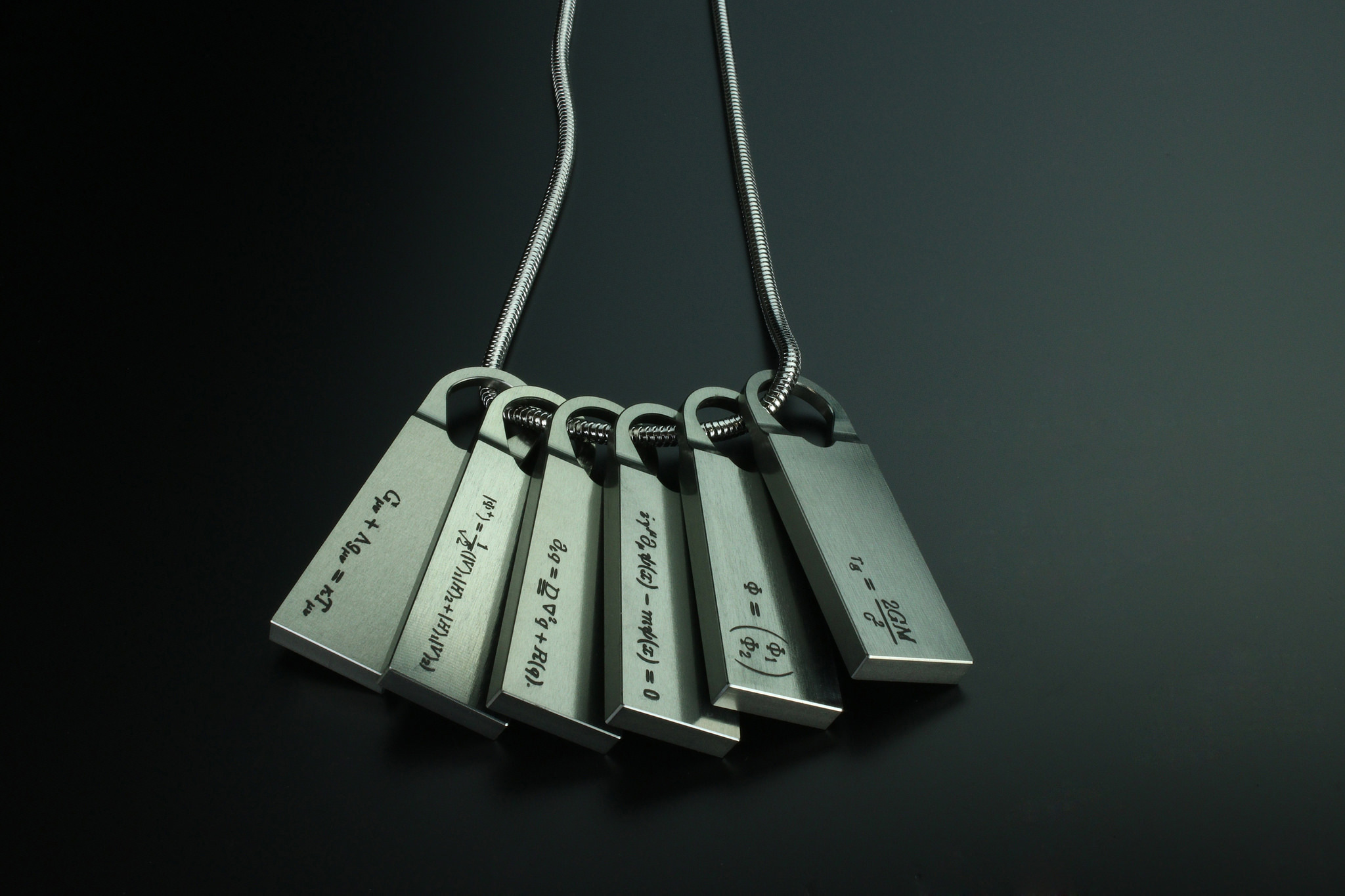 Death-Stranding-Necklace-E3-2018.jpg
