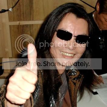 Itagaki_Thumbs_Up_MNT.jpg