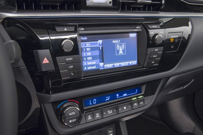 029-2014-toyota-corolla-650x433.jpg