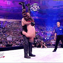 the-undertaker-tombstone-piledriver.gif
