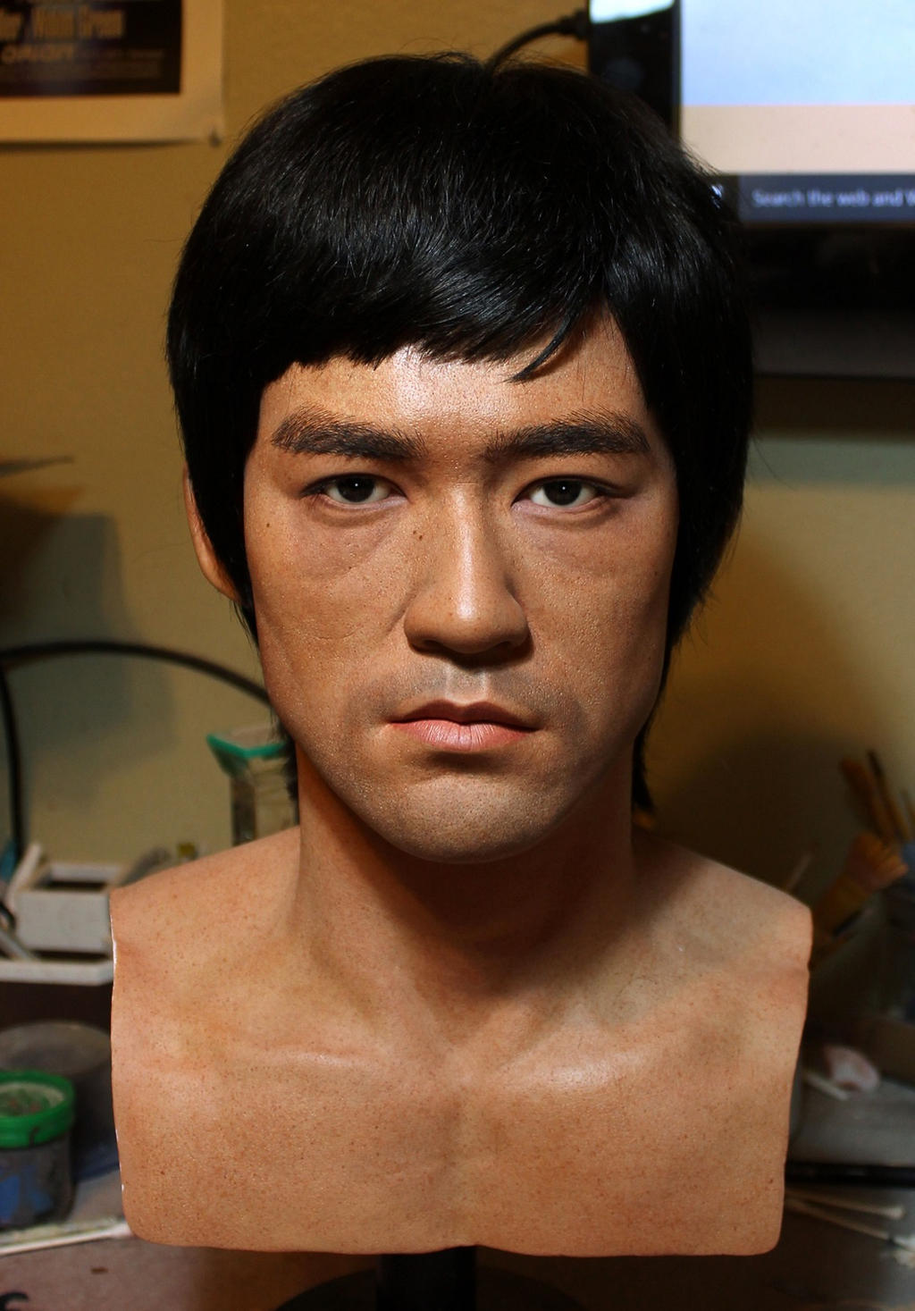 bruce_lee_lifesize_bust_by_godaiking-d95m55o.jpg