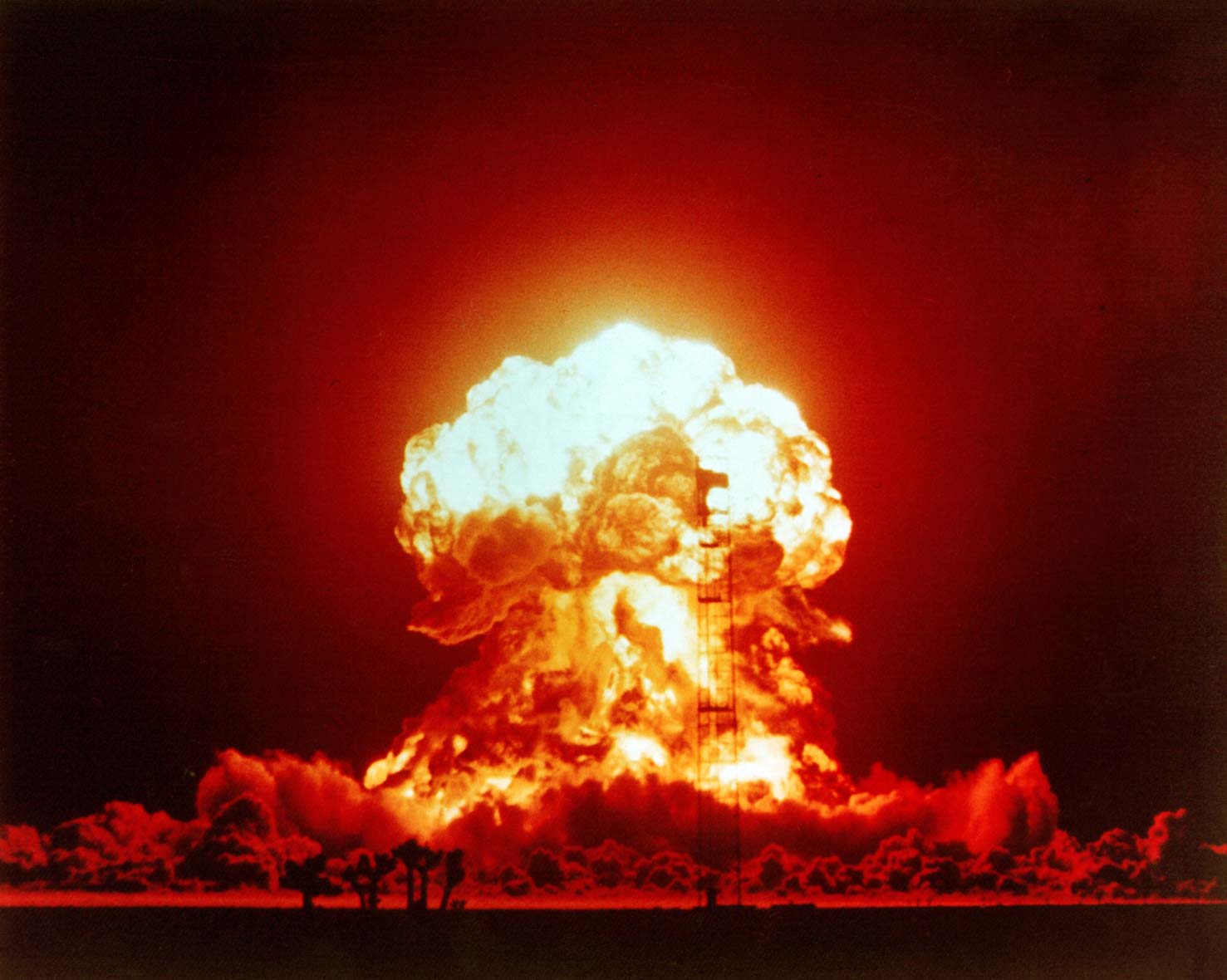 2078335-atomicbomb.jpg