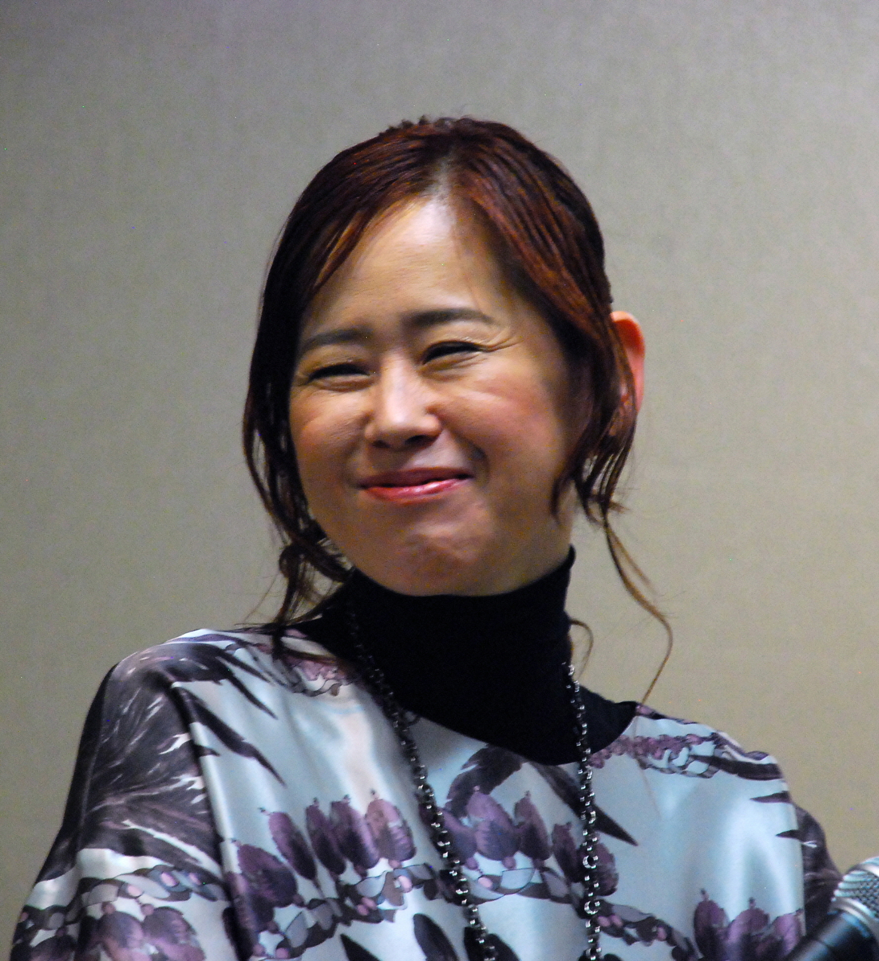 Yuki_Kajiura_at_Anime_Expo_2012.jpg
