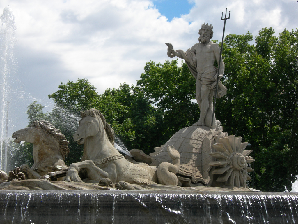 Fuente_de_Neptuno_(Madrid)_06.jpg