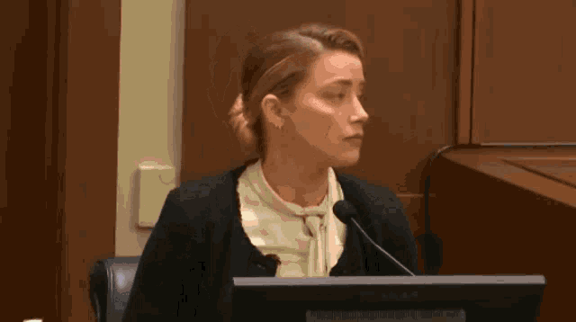 amber-heard-posing-crocodile-tears.gif