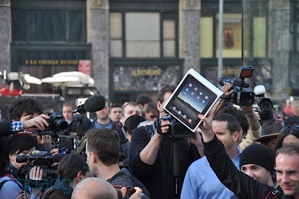 ipad-launched-01-top.jpg