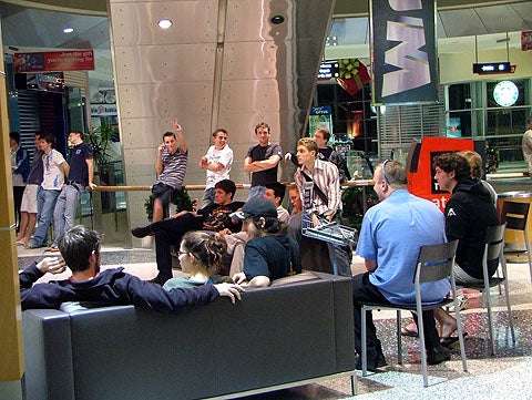 wiilaunchsydney069_1165460731.jpg
