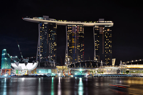 marina_bay_sands_night_skypark_2010.jpg