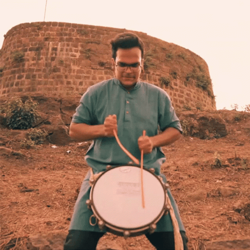 intense-outdoor-drum-roll-kq65jnkufmq614rc.gif