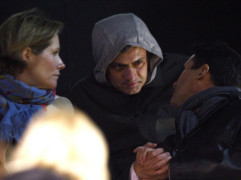 Fulham-v-Chelsea-Jose-Mourinho-watching-on_2563363.jpg