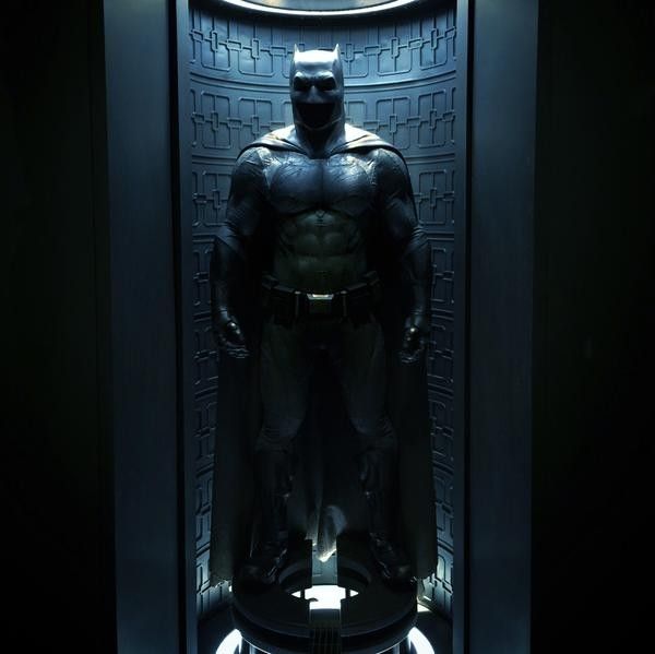 batman-vs-superman-batsuit-600x599.jpg