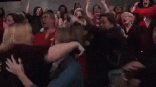 pitowontwt-crowd-cheering.gif