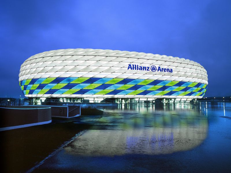 Allianz-Arena-Blue-and-Green_2764941.jpg