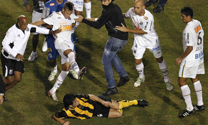neymar-pelea-695.jpg