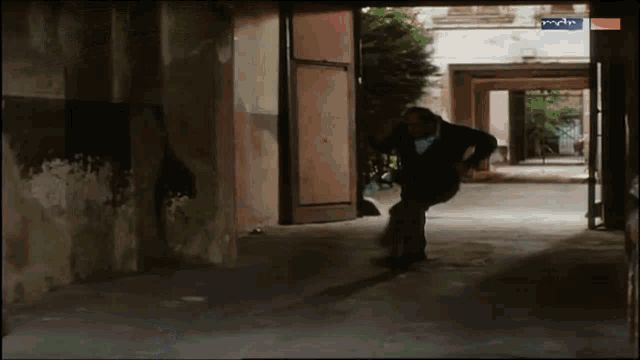 running-escape.gif