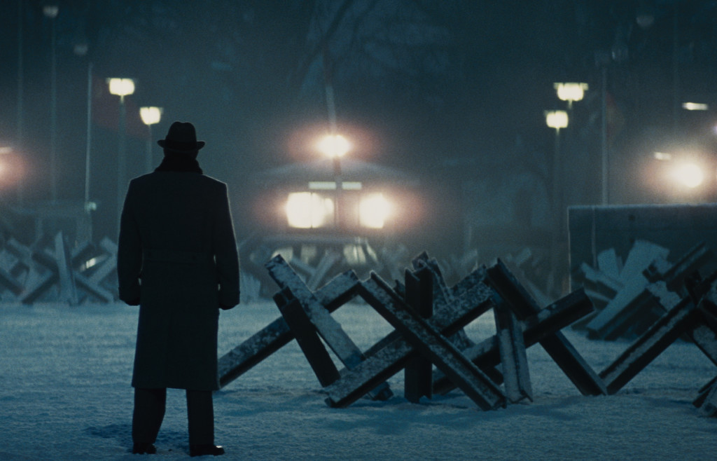 Bridge-Of-Spies-Man-Standing.jpg