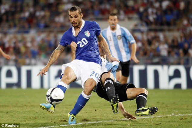 article-2396657-1B4C1FCB000005DC-471_634x423.jpg