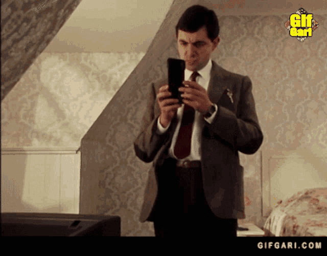 mr-bean-rowan-atkinson.gif