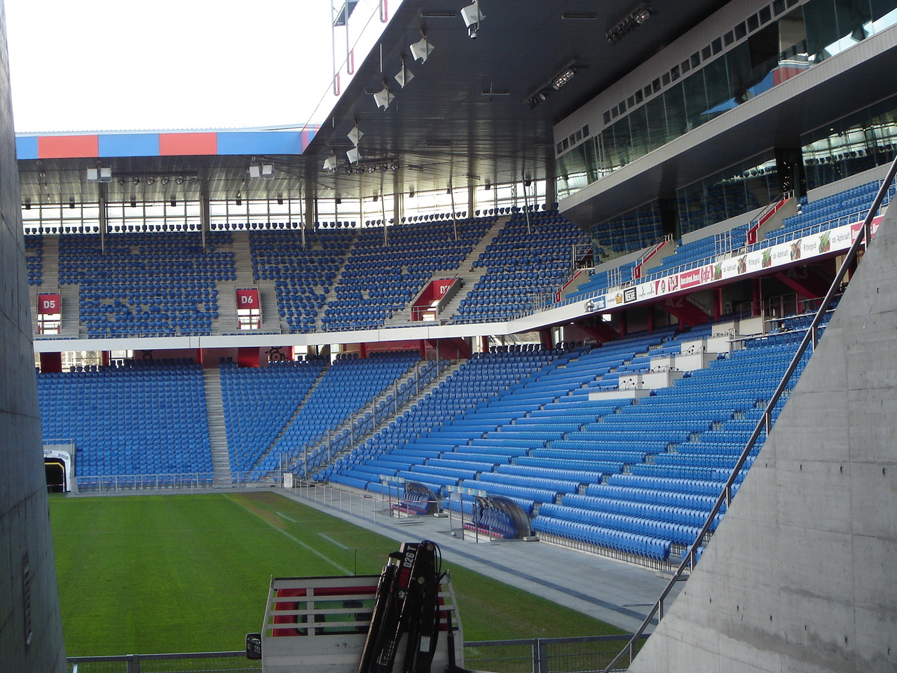 St._Jakob-Park_2004-01-09.jpg