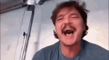 8eXdCML.gif