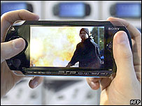 _40750912_psp_hand203iafp.jpg