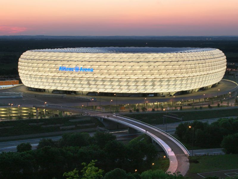 Allianz-Arena--White-Lightning--Real-Madrid_2755133.jpg